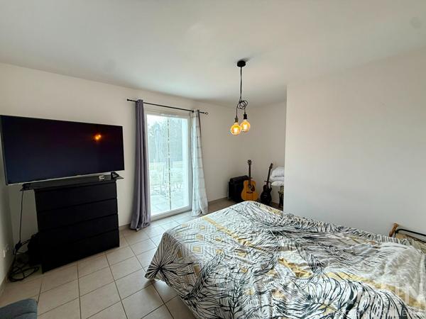 TRÈBES maison de plain-pied construite en 2018 avec terrain clos garage et trois chambres