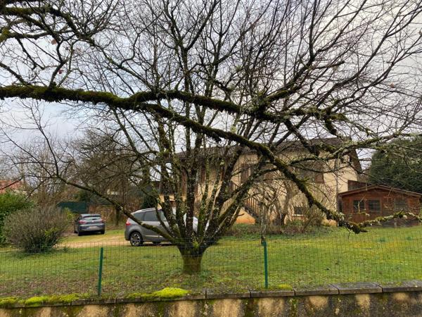 Maison familiale proche de Figeac, bel environnement.