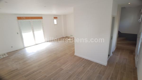 Maison de ville/ 4 chambres / garage