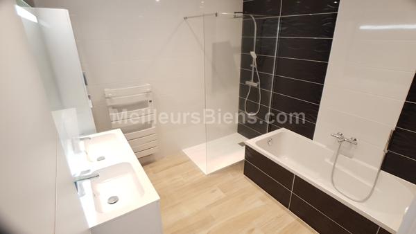 Maison de ville/ 4 chambres / garage