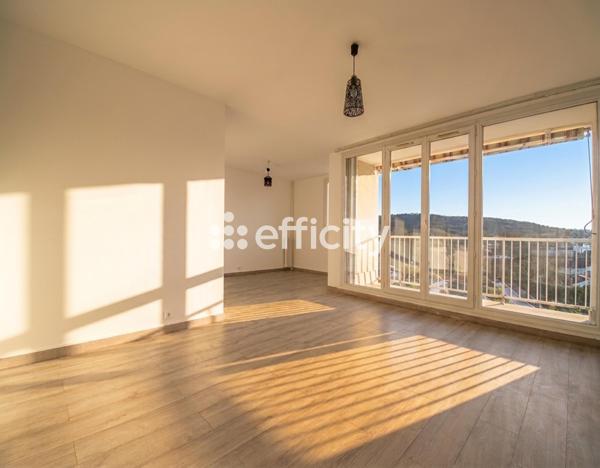 Appartement
         4 pièces
        - 87 m² 247 000 € *