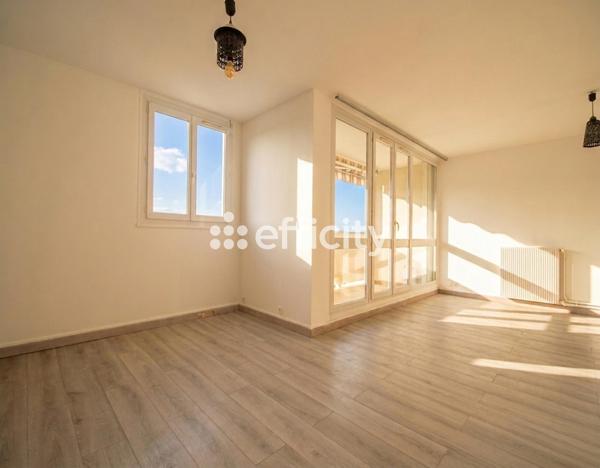 Appartement
         4 pièces
        - 87 m² 247 000 € *