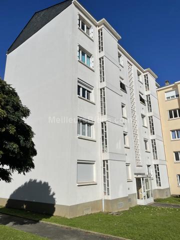 Appartement 2 chambres avec balcon, cave et stationnement privatif
