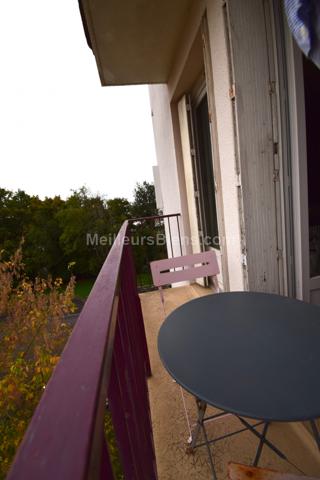 Appartement 2 chambres avec balcon, cave et stationnement privatif