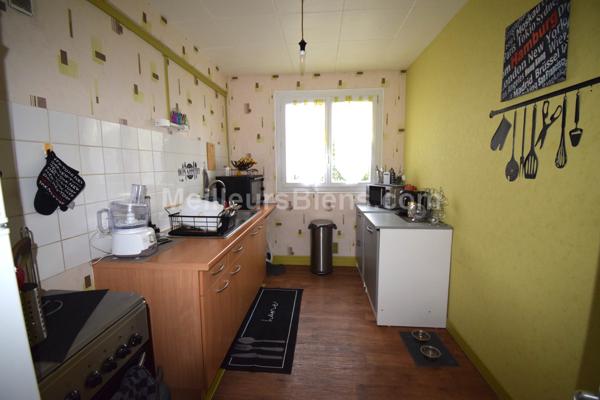 Appartement 2 chambres avec balcon, cave et stationnement privatif