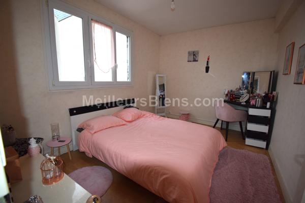 Appartement 2 chambres avec balcon, cave et stationnement privatif
