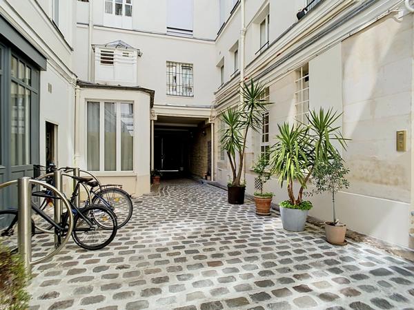 Quartier GAILLON - Rue de La Michodière - T2 de 50 M² - 5ème étage avec ascenseur + Débarras sur palier + cave