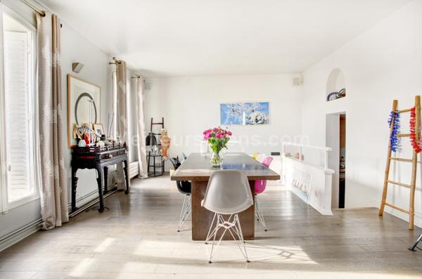 Grande maison de ville avec patio et dépendance idéalement située