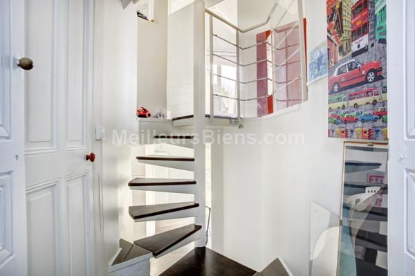 Grande maison de ville avec patio et dépendance idéalement située