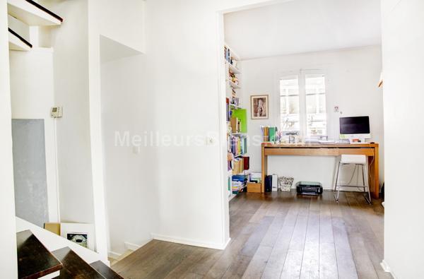 Grande maison de ville avec patio et dépendance idéalement située