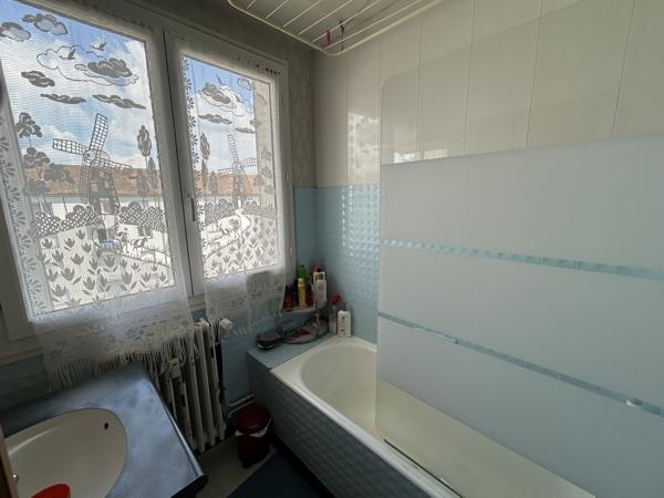Appartement T4 de 72 m2, avec loggia, garage et cave au coeur des Alouettes Aurillac (15000)