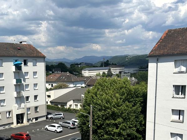 Appartement T4 de 72 m2, avec loggia, garage et cave au coeur des Alouettes Aurillac (15000)