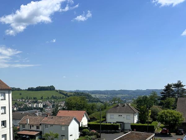 Appartement T4 de 72 m2, avec loggia, garage et cave au coeur des Alouettes Aurillac (15000)