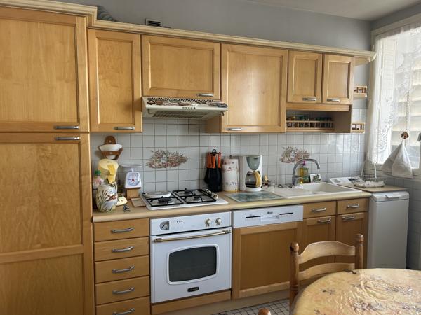 Appartement T4 de 72 m2, avec loggia, garage et cave au coeur des Alouettes Aurillac (15000)