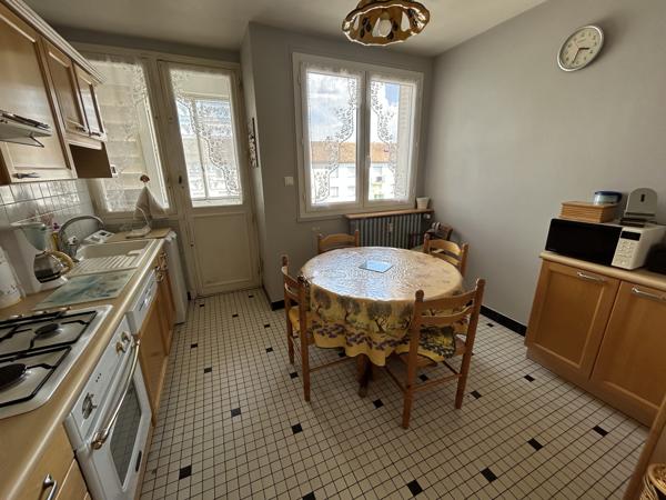 Appartement T4 de 72 m2, avec loggia, garage et cave au coeur des Alouettes Aurillac (15000)