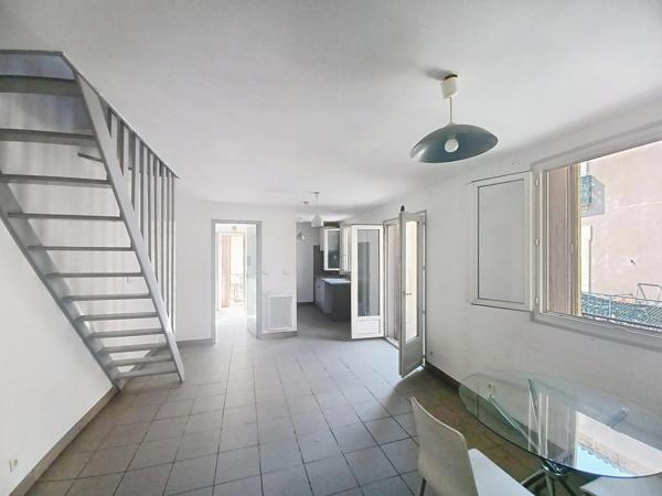 Un immeuble -1 local-4 appartements-2 garages