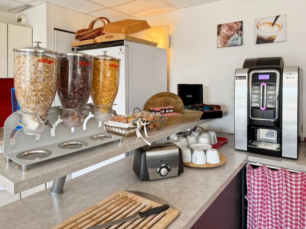 Dpt Ain (01), Investissement locatif pour LMNP- PREVESSIN MOENS appartement T3 meublé