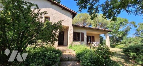 VIC-FEZENSAC, villa de construction traditionnelle  de 145m² + garage et sous-sol sur terrain de 174