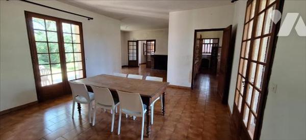 VIC-FEZENSAC, villa de construction traditionnelle  de 145m² + garage et sous-sol sur terrain de 174