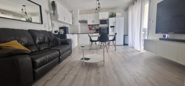 T2 CONTEMPORAIN AVEC TERRASSE!