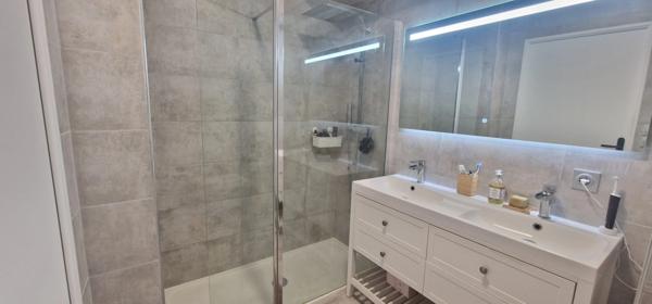 T2 CONTEMPORAIN AVEC TERRASSE!