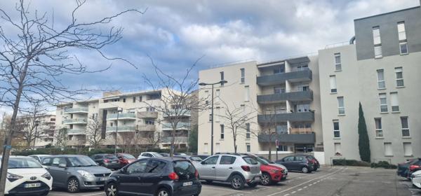T2 CONTEMPORAIN AVEC TERRASSE!
