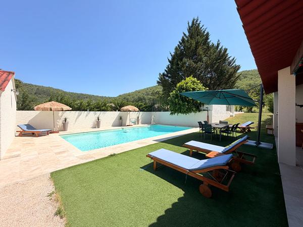 Grande maison avec dépendance et piscine, au calme