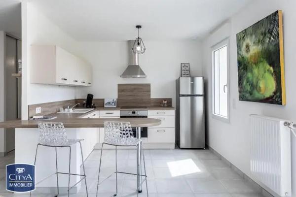 Appartement à louer 2 pièces 49.2m² Trouy (18570)