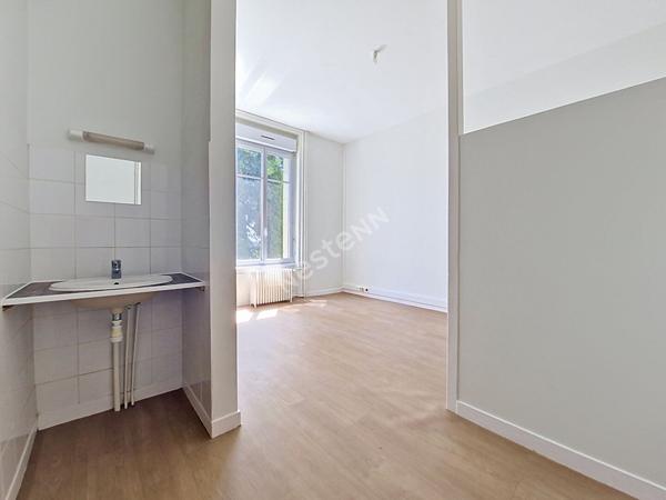 Bureau professionnel de 22m² - MAUVES SUR LOIRE