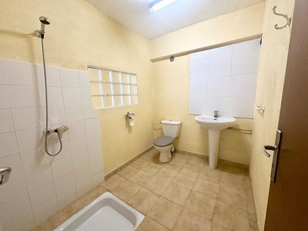 MONTAGNAC villa de 131 m² avec jardin arboré et grand garage de 95m²