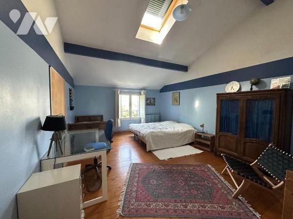 A vendre à MERIGNAC Mondésir (33700), limite saint Augustin et Caudéran, une maison bourgeoise ...