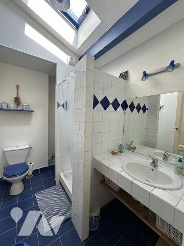 A vendre à MERIGNAC Mondésir (33700), limite saint Augustin et Caudéran, une maison bourgeoise ...