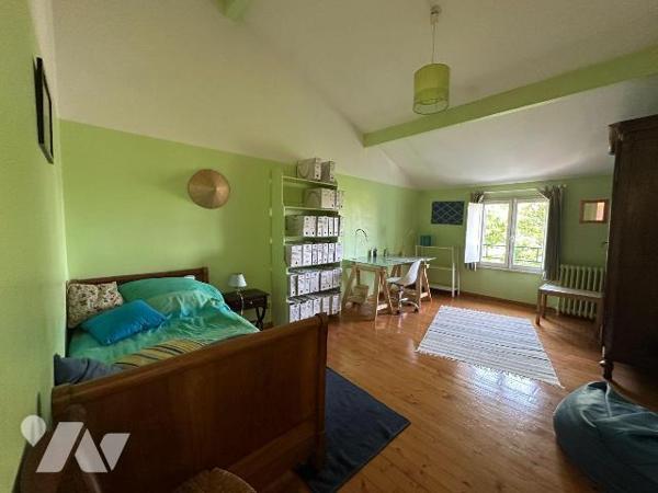A vendre à MERIGNAC Mondésir (33700), limite saint Augustin et Caudéran, une maison bourgeoise ...