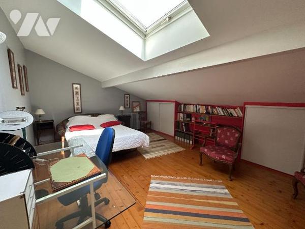 A vendre à MERIGNAC Mondésir (33700), limite saint Augustin et Caudéran, une maison bourgeoise ...
