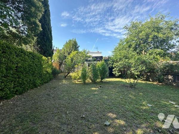 A vendre à MERIGNAC Mondésir (33700), limite saint Augustin et Caudéran, une maison bourgeoise ...