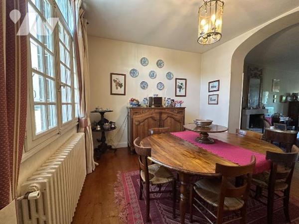 A vendre à MERIGNAC Mondésir (33700), limite saint Augustin et Caudéran, une maison bourgeoise ...