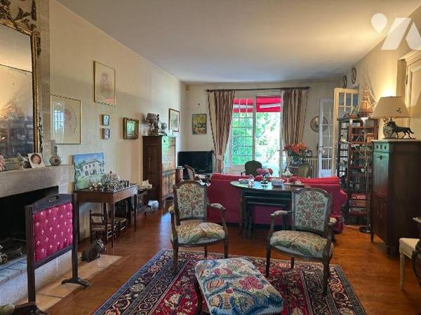 A vendre à MERIGNAC Mondésir (33700), limite saint Augustin et Caudéran, une maison bourgeoise ...