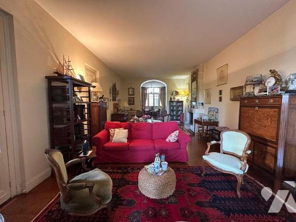 A vendre à MERIGNAC Mondésir (33700), limite saint Augustin et Caudéran, une maison bourgeoise ...