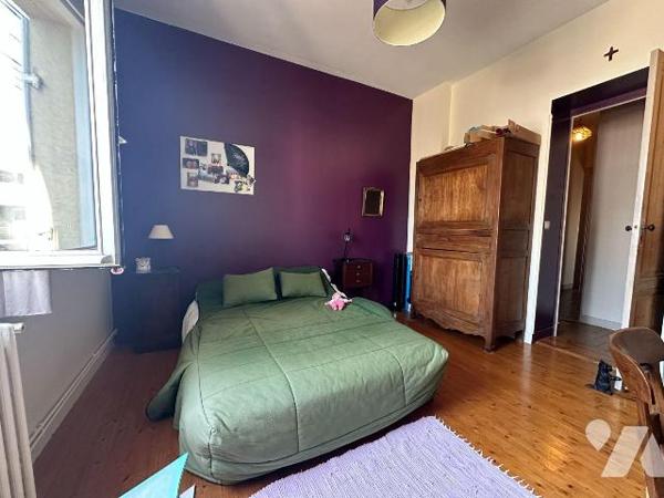 A vendre à MERIGNAC Mondésir (33700), limite saint Augustin et Caudéran, une maison bourgeoise ...