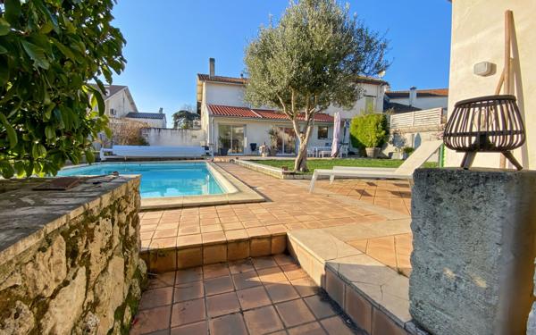 Maison à vendre    6 pièces • 170,85 m2 Layrac