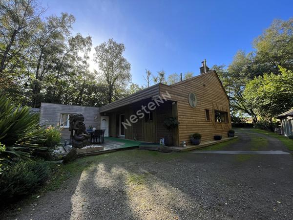 MOREAC - Belle propriété à vendre 4 chambres implantée sur un parc boisé de 8865 m² avec un étang