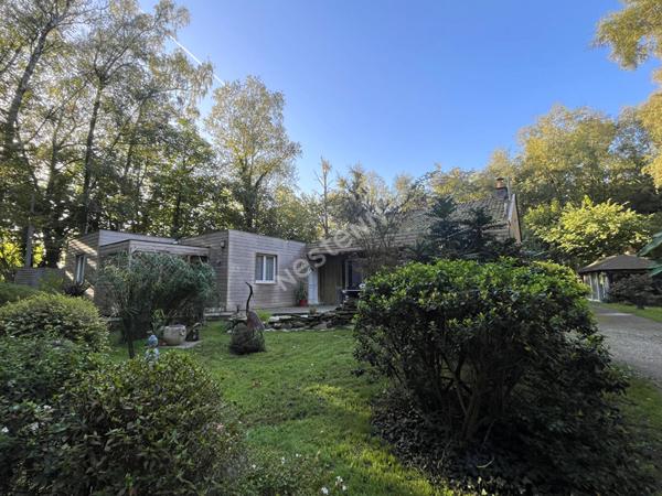 MOREAC - Belle propriété à vendre 4 chambres implantée sur un parc boisé de 8865 m² avec un étang