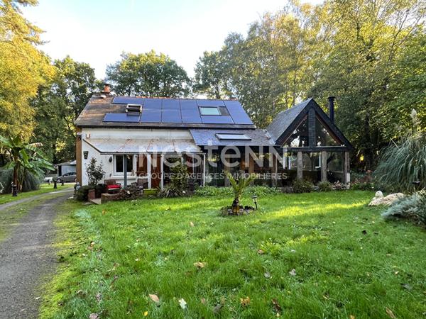 MOREAC - Belle propriété à vendre 4 chambres implantée sur un parc boisé de 8865 m² avec un étang