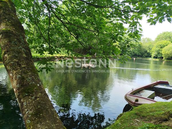 MOREAC - Belle propriété à vendre 4 chambres implantée sur un parc boisé de 8865 m² avec un étang