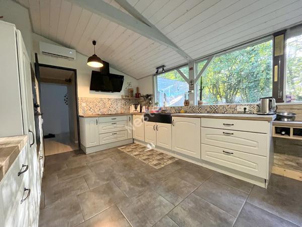 MOREAC - Belle propriété à vendre 4 chambres implantée sur un parc boisé de 8865 m² avec un étang