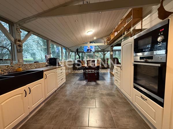 MOREAC - Belle propriété à vendre 4 chambres implantée sur un parc boisé de 8865 m² avec un étang