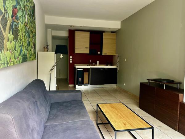 Studio avec 12m2 de terrasse à 200m du port et de la mer