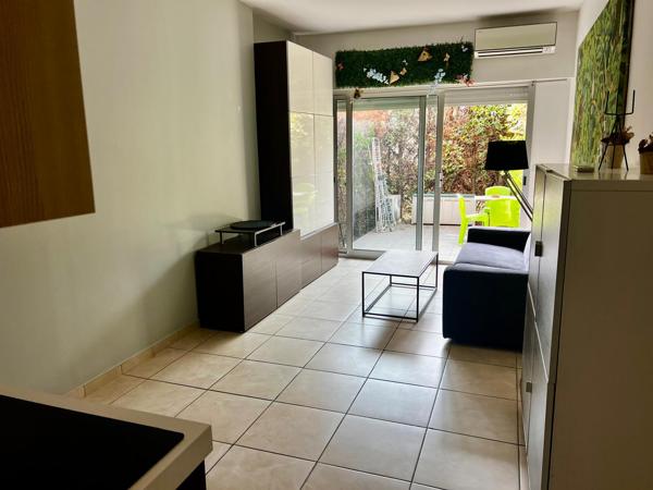 Studio avec 12m2 de terrasse à 200m du port et de la mer