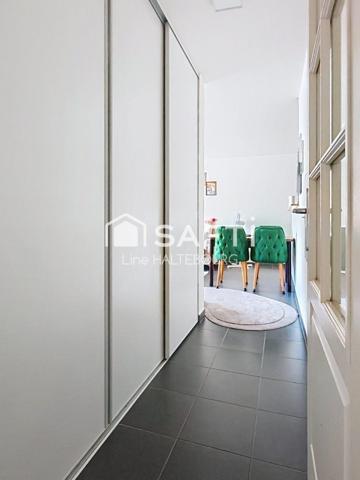 Grand F2 de 56 m² en dernier étage avec terrasse , garage et parking
