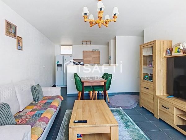 Grand F2 de 56 m² en dernier étage avec terrasse , garage et parking